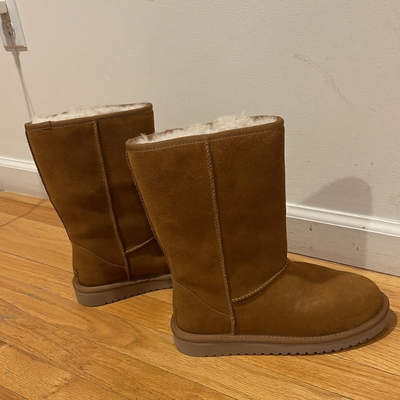 Koolaburra by UGG Chestnut Suede Boots size 8W - Picture 1 of 4